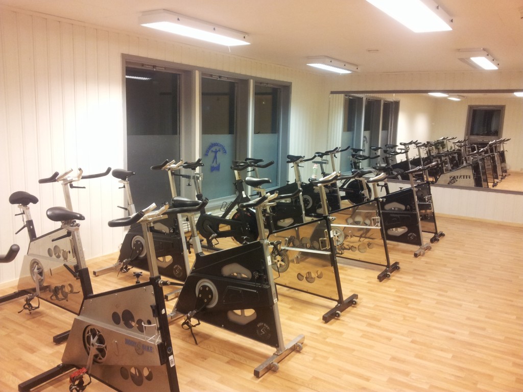 Spinningsal med stasjonære sykler
